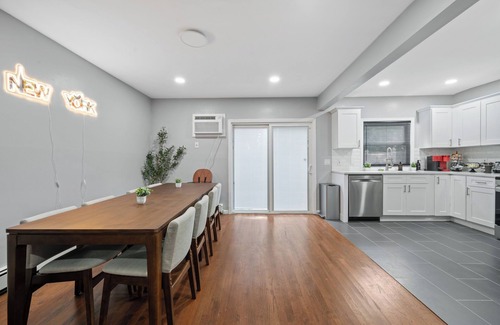 Constable Hook Casa | 3 Story Building: 6Bed 4Bath, Arcade, Massage Lounge, train 7min, NYC 20min