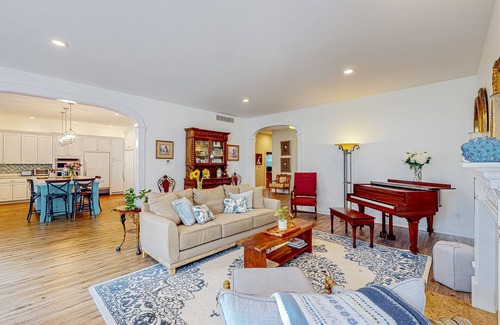 Annapolis Casa | 3-story, dog-friendly home near beaches with home theatre, grill & gaming tables