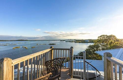Cedar Key Casa | 3 Story Haven Fire Pit kayaks updated 360 Views