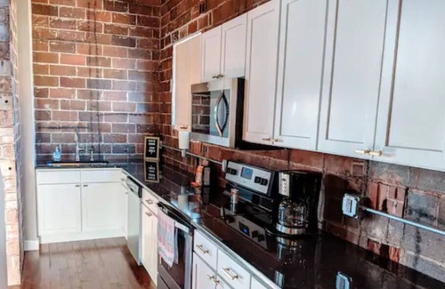 Downtown Apartamento | 3 STORY Penthouse-King Bed +Downtown Davenport