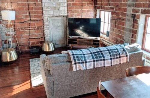 Downtown Apartamento | 3 STORY Penthouse-King Bed +Downtown Davenport