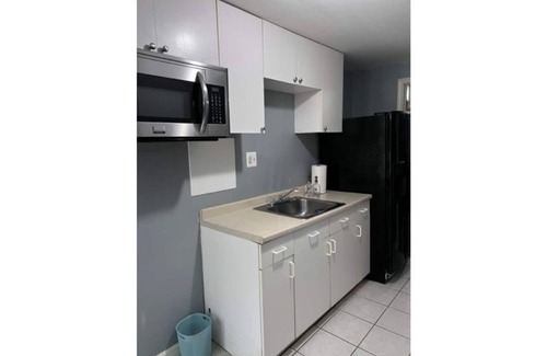 Herndon Casa | 3 Story SF Home - 5 BDR 3.5 Bath - Prime Location!