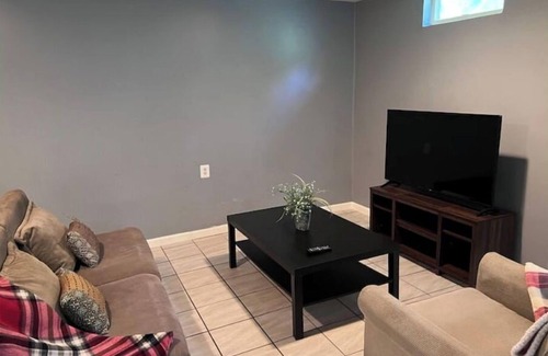 Herndon Casa | 3 Story SF Home - 5 BDR 3.5 Bath - Prime Location!