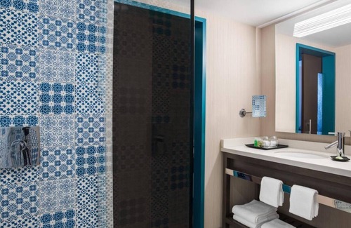 Downtown Cleveland Hotel | 3 Stylish Rooms w/ City Views in DT Cleveland - Near RnR HoF