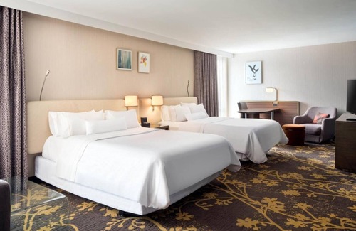 Downtown Cleveland Hotel | 3 Stylish Rooms w/ City Views in DT Cleveland - Near RnR HoF