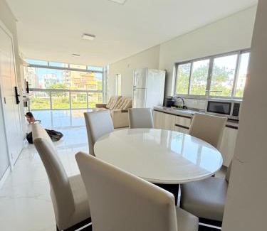 Mariscal Apartamento | 3 suítes a 150m do mar na Praia Mariscal