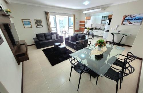 Andorinha Apartamento | 3 suítes grandes, 4 garagens, Vista mar, ótima localização a 2 minutos do mar em Meia Praia - Itapema