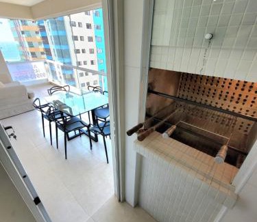 Andorinha Apartamento | 3 suítes grandes, 4 garagens, Vista mar, ótima localização a 2 minutos do mar em Meia Praia - Itapema