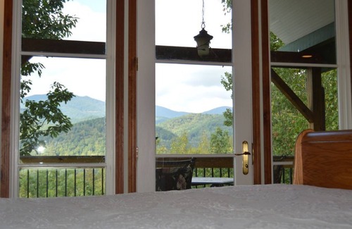 Swannanoa Casa | 3 suites con privacidad y excelentes vistas a la montaña y bañera de hidromasaje