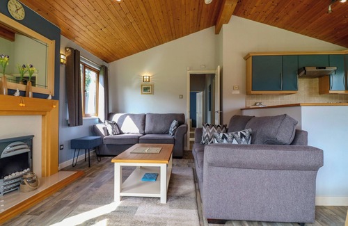 Tredrizzick Cabaña | 3 THE GLADE, pet friendly, with pool in Rock
