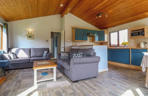 Tredrizzick Cabaña | 3 THE GLADE, pet friendly, with pool in Rock