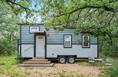 Hico Casa | 3 Tiny Town Romantic tiny home Animals Fire Pit by Vacation Your Way
