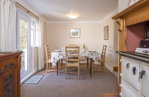 Dinas Cross Casa | 3 Tower Hill, Holiday Home Brynhenllan, Sleeps 6, 3 bedrooms, bathrooms
