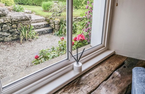 Lindale Cabaña | 3 TOWER VIEW, family friendly, character holiday cottage in Lindale