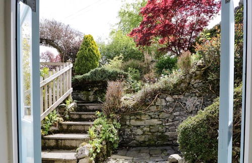 Lindale Cabaña | 3 TOWER VIEW, family friendly, character holiday cottage in Lindale