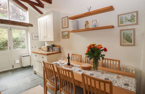 Lindale Cabaña | 3 TOWER VIEW, pet friendly, with open fire in Grange-Over-Sands