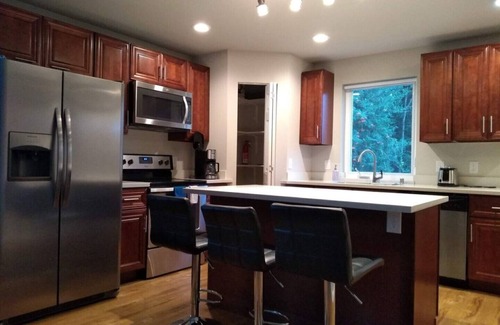 Renton Casa | ★ 3 Townhomes with Smart TV & Blackout Curtains