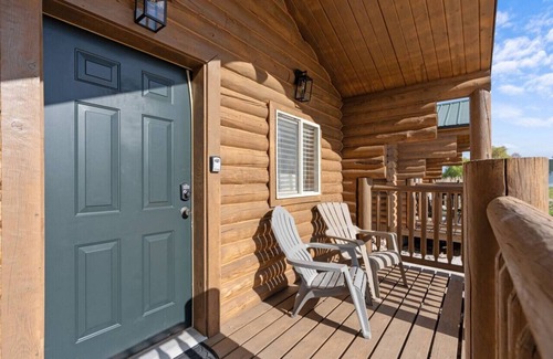 St. Charles Cabina | #3 Wild West Cabin! Newly Remodeled! AC! Sleeps 4!