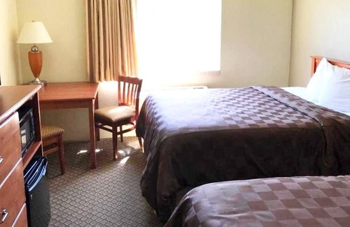 Kellogg Casa | 3 x Non-Smoking Queens at FairBridge Inn & Suites Kellogg