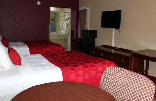 Perry Casa | 3 x Non-smoking Two Doubles 1st Floor Room at FairBridge Inn Express Perry