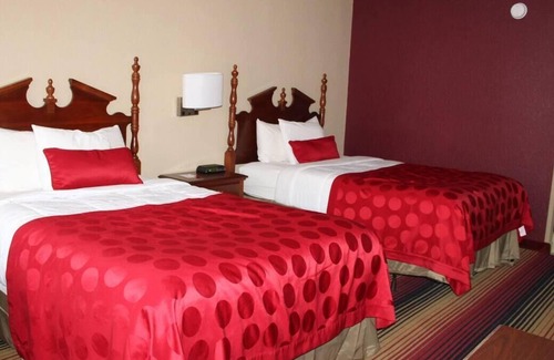 Perry Casa | 3 x Non-smoking Two Doubles 1st Floor Room at FairBridge Inn Express Perry