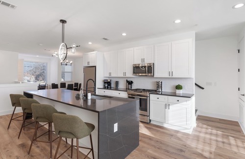 North Austin Civic Association Apartamento | 30+ Day | Cozy Place for Working Professionals