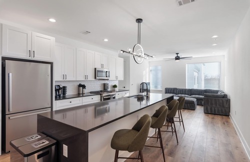 North Austin Civic Association Apartamento | 30+ Day | Cozy Place for Working Professionals