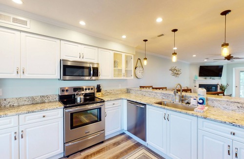 Johns Island Condominio | 30-Day Marshfront Rental Condo w/Amazing Views, 2 Porches, Laundry & Shared Pool