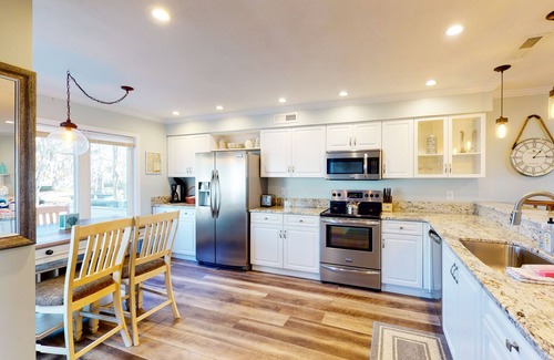 Johns Island Condominio | 30-Day Marshfront Rental Condo w/Amazing Views, 2 Porches, Laundry & Shared Pool