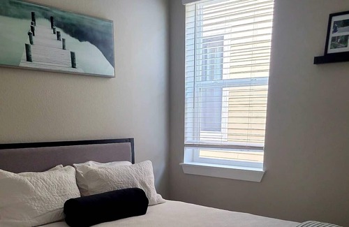 The Meadows Casa | 30 Day min stay Newer 3 Bed 3 Bath Rooftop House close to Outlet Malls