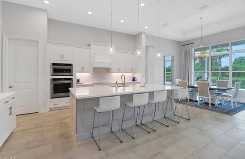Naples Casa | 30-day minimum lease | Naples Reserve | 2 bedrooms | 2 office spaces with pull-out couches | 3 bathrooms
