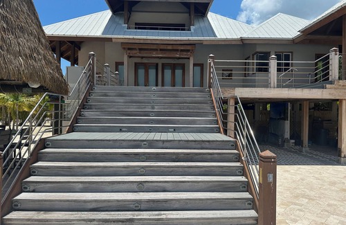 Marathon Villa | 30 DAY RENTAL ONLY! Beautiful 2.5 acre waterfront villa with pool , & tiki bar