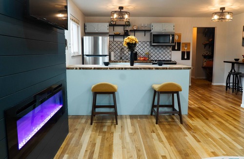 Roselawn Finance Apartamento | 30 Day + Stay, 2B/ 1B w/ Indoor Garage, Wet Bar