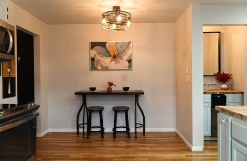 Roselawn Finance Apartamento | 30 Day + Stay, 2B/ 1B w/ Indoor Garage, Wet Bar
