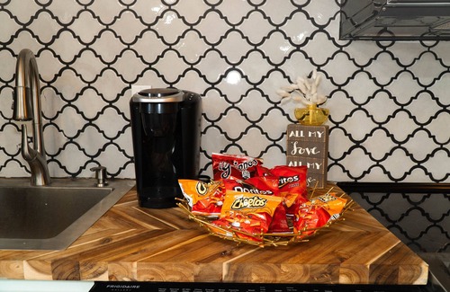 Roselawn Finance Apartamento | 30 Day + Stay, 2B/ 1B w/ Indoor Garage, Wet Bar