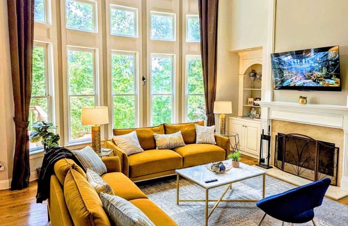 Cumming Casa | Luxury Lake Lanier Home Private Pool 7 Beds