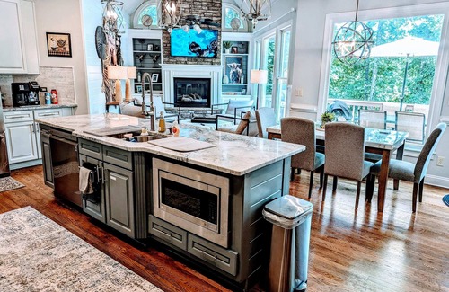 Cumming Casa | Luxury Lake Lanier Home Private Pool 7 Beds