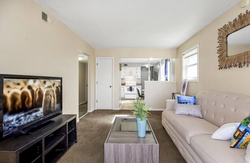 Independence Casa | 30 days minimum 2b1b Spacious unit near downtown/ stadiums in independence MO