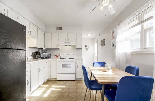 Independence Casa | 30 days minimum Stylish 2b1b near Downtown KC/ stadiums in independence MO