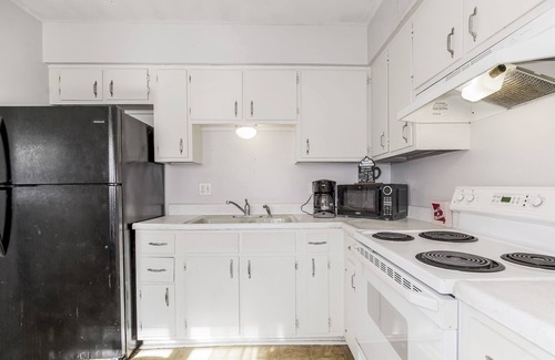 Independence Casa | 30 days minimum Stylish 2b1b near Downtown KC/ stadiums in independence MO