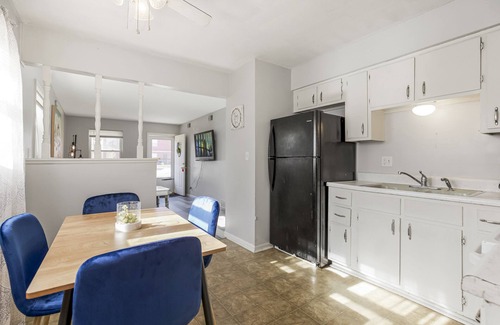 Independence Casa | 30 days minimum Stylish 2b1b near Downtown KC/ stadiums in independence MO