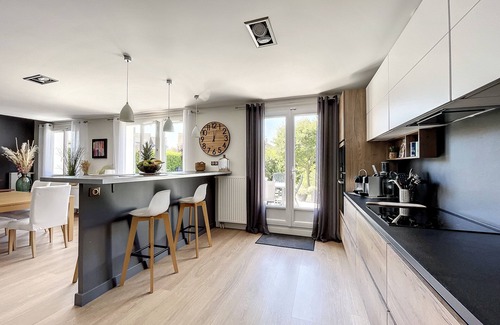 Saint-Pierre-du-Perray Casa | 30 KM from Paris, quiet house with heated swimming pool