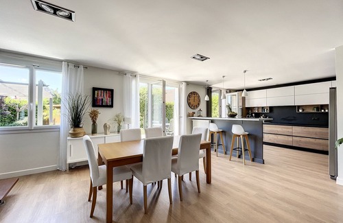 Saint-Pierre-du-Perray Casa | 30 KM from Paris, quiet house with heated swimming pool