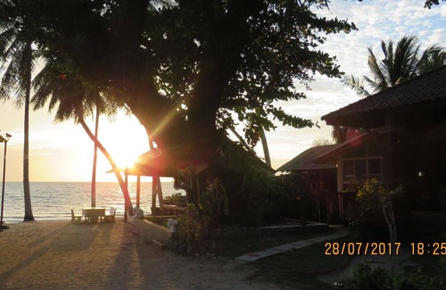 Taling Ngam Cabaña | 30 m de la playa, con vistas parciales al mar y frente al jardín de coco.