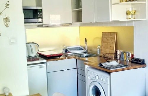 Sanary-sur-Mer Apartamento | 30 m2 apartment. Located 9 minutes' walk from the port, city center and beaches.