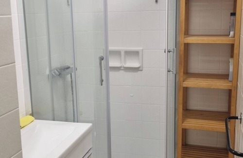 Sanary-sur-Mer Apartamento | 30 m2 apartment. Located 9 minutes' walk from the port, city center and beaches.