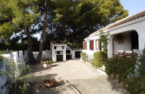 Teulada Villa | A 30 metros del mar. 2 dormitorios, 2 baños. Barbacoa. Wifi. Boletos de barco con descuento.