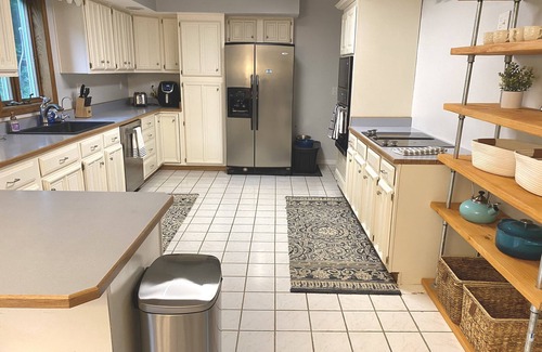 Edwardsburg Casa | 30 min from Notre Dame + Hottub, 10 acre estate and game room
