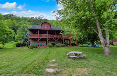 Todd Casa | 30 Mins to Boone, Fire Pit, Hot Tub, 3 porches, Dogs OK