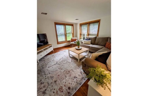 Hyde Park Otro | 30 mins to Smuggs and Stowe! Tons of room for family and pets!